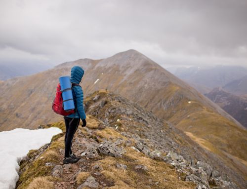 Come vestirsi in MONTAGNA (Guida 2025)